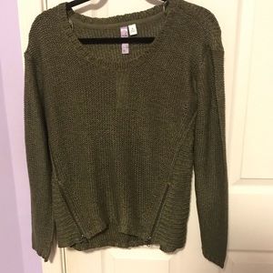green sweater with zippers